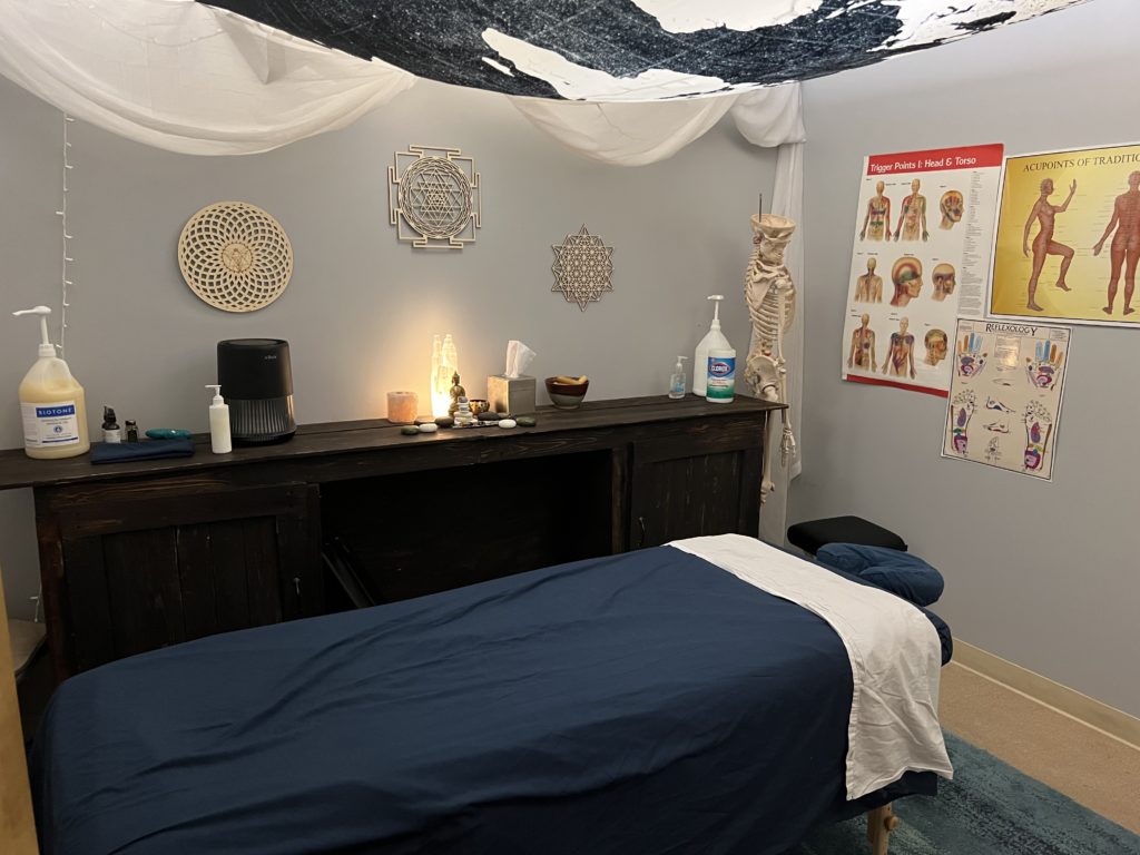 Massage bed in Sarva Studio